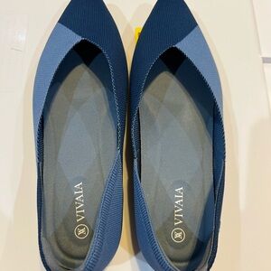 Vivaia Pointed-Toe V-Cut Flats (Valencia 2.0)- Colorblock Blue